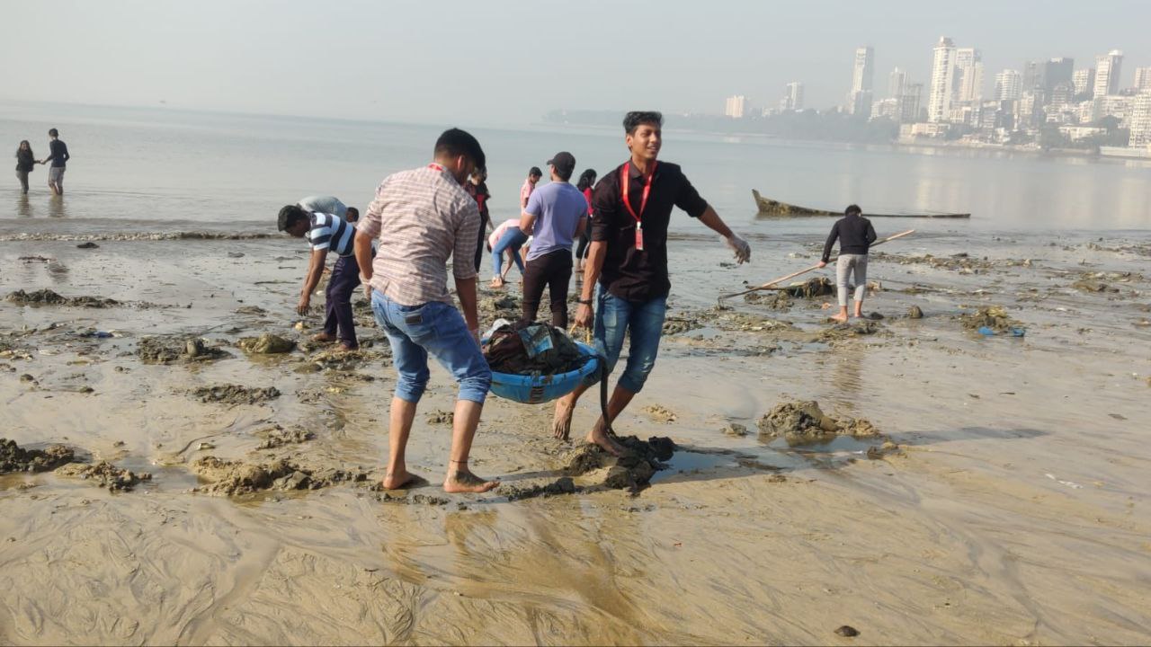 Earthmai beach cleanup